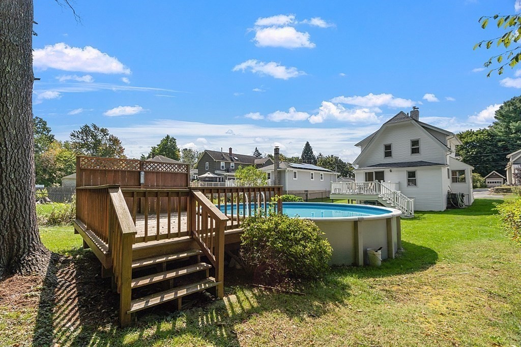 202 Beaconsfield Road Worcester, MA 01602 - Photo 36 of 38 a view of a chairs and table in the patio
