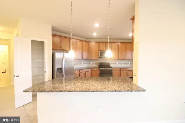 $3,130 | 9521 Bastille Street, Unit 204, Fairfax, VA 22031