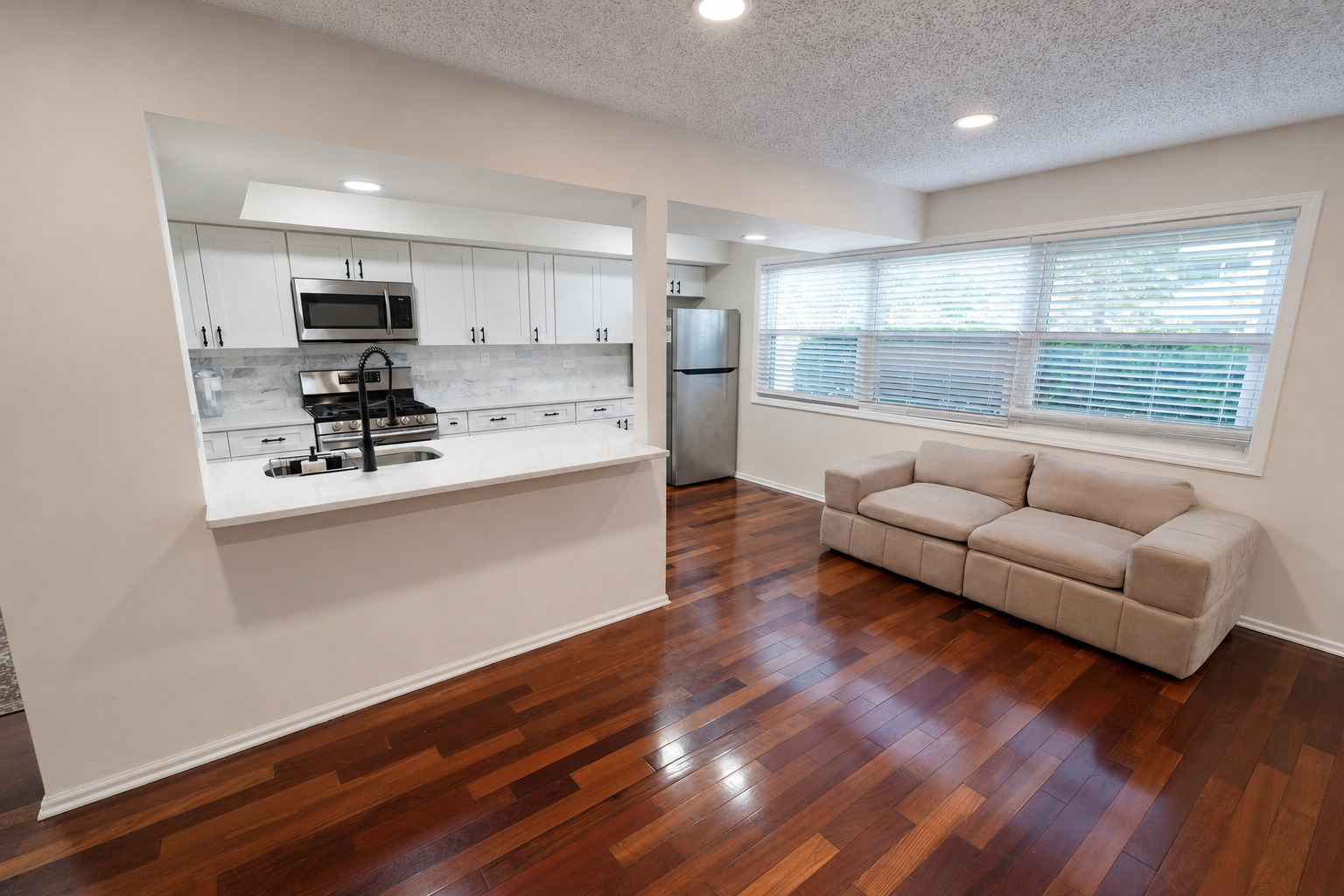 1204 Inverrary Lane Deerfield, IL 60015 - Photo 3 of 20 Gallery Image 3