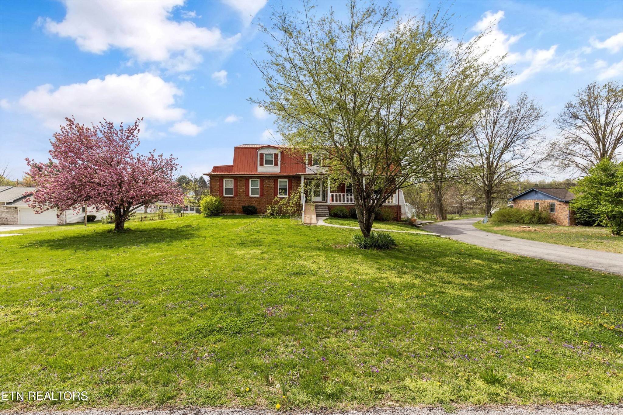 226 Thacker Drive La Follette, TN 37766 - Photo 2 of 51 a house view with swimming pool in front of it