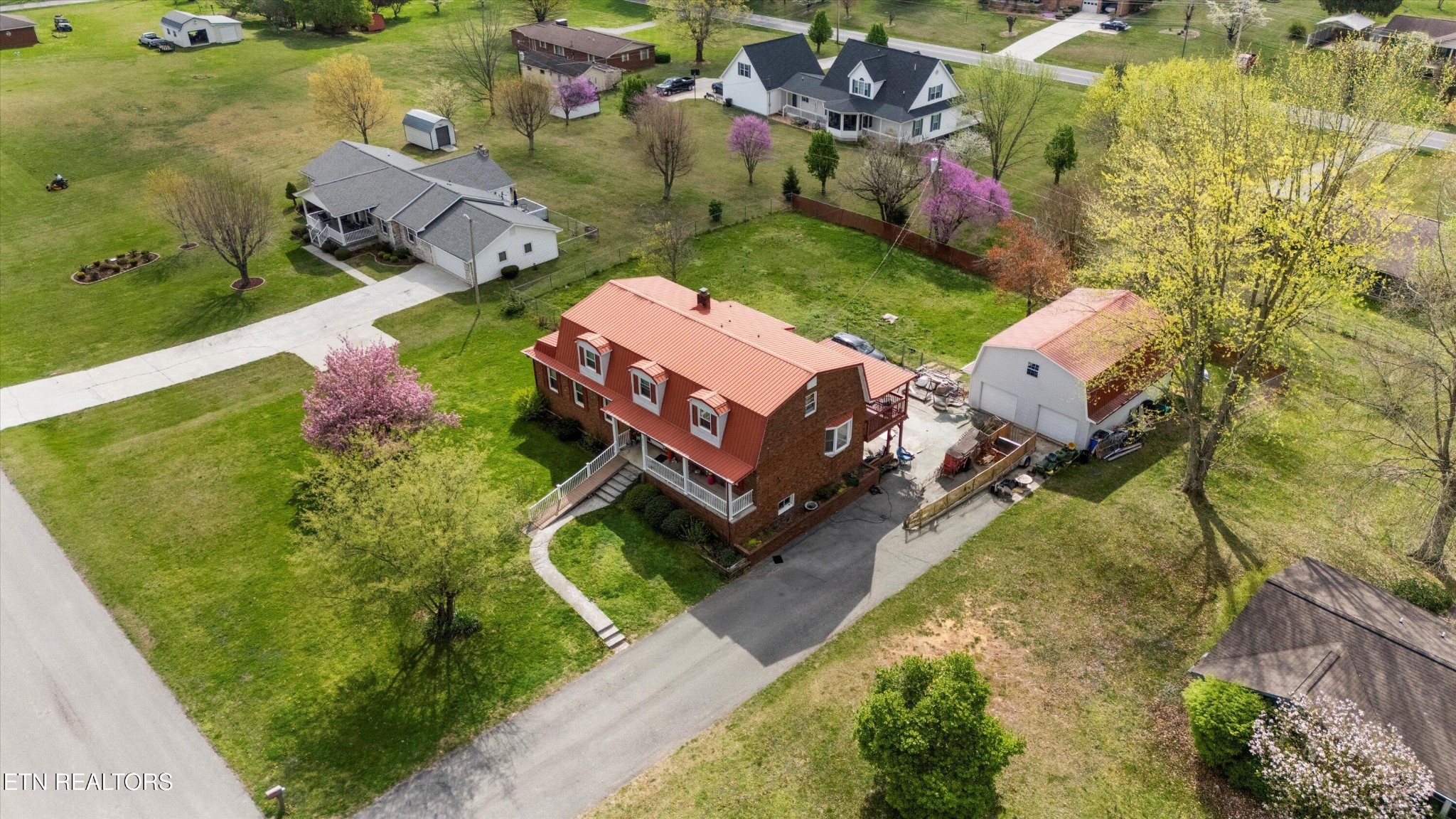 226 Thacker Drive La Follette, TN 37766 - Photo 41 of 51 an aerial view of a house with a garden