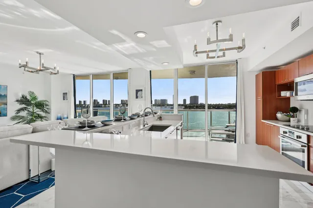 $999,000 | 2640 Lake Shore Drive, Unit 507, Riviera Beach, FL 33404