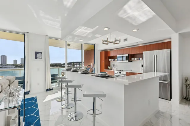 $999,000 | 2640 Lake Shore Drive, Unit 507, Riviera Beach, FL 33404