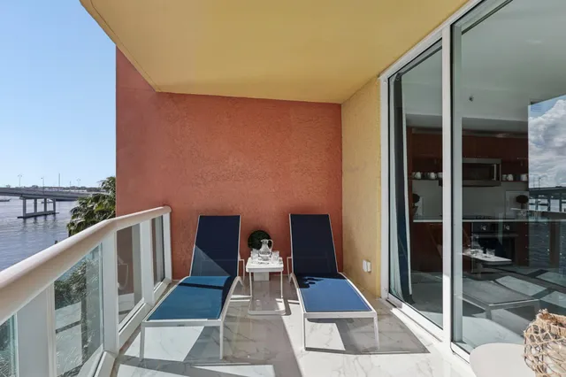 $999,000 | 2640 Lake Shore Drive, Unit 507, Riviera Beach, FL 33404