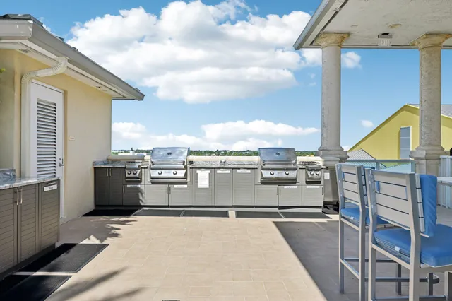 $999,000 | 2640 Lake Shore Drive, Unit 507, Riviera Beach, FL 33404