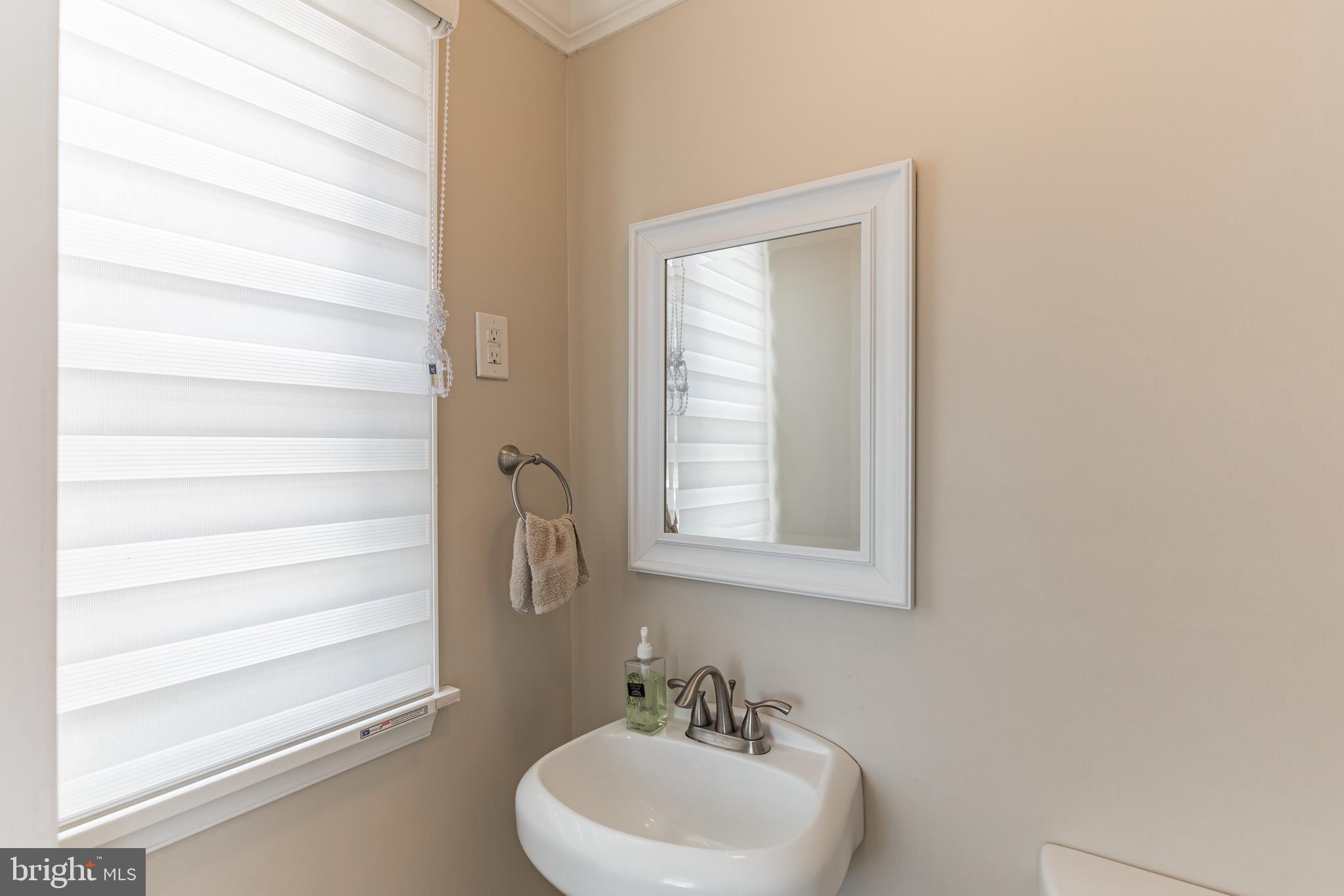 9121 Verree Road Philadelphia, PA 19115 - Photo 10 of 35 Powder room on main level
