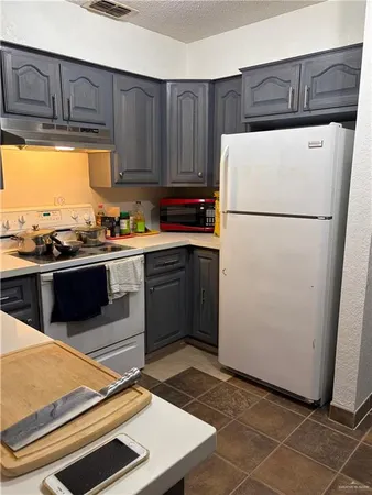 a view of backyard with tree