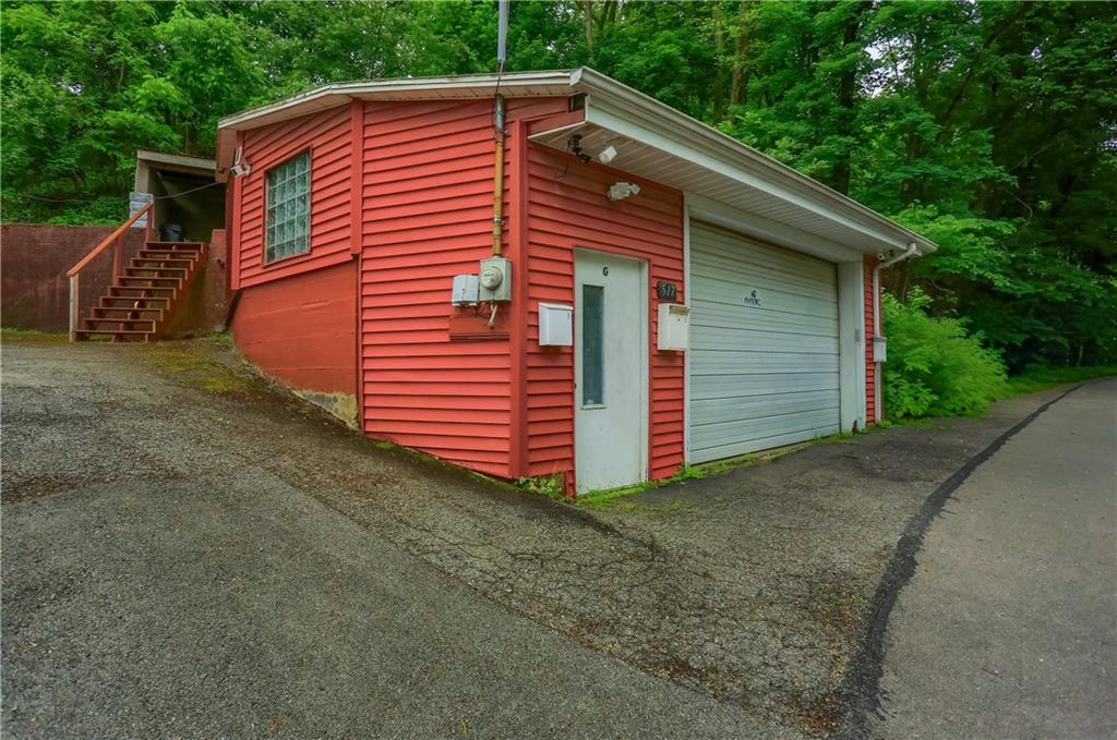 517 Ridge Avenue Carnegie, PA 15106 - Photo 32 of 38 Separate garage - rented.