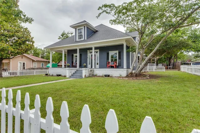 $450,000 | 902 South Waco Street, Weatherford, TX 76086