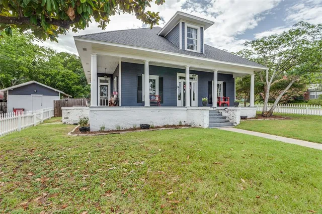 $450,000 | 902 South Waco Street, Weatherford, TX 76086