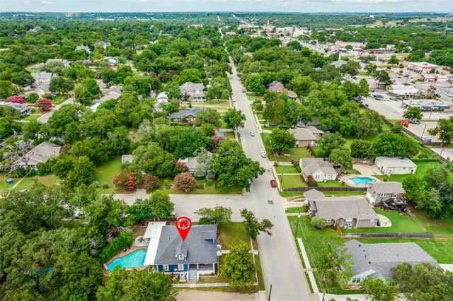 $450,000 | 902 South Waco Street, Weatherford, TX 76086