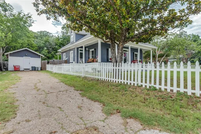 $450,000 | 902 South Waco Street, Weatherford, TX 76086