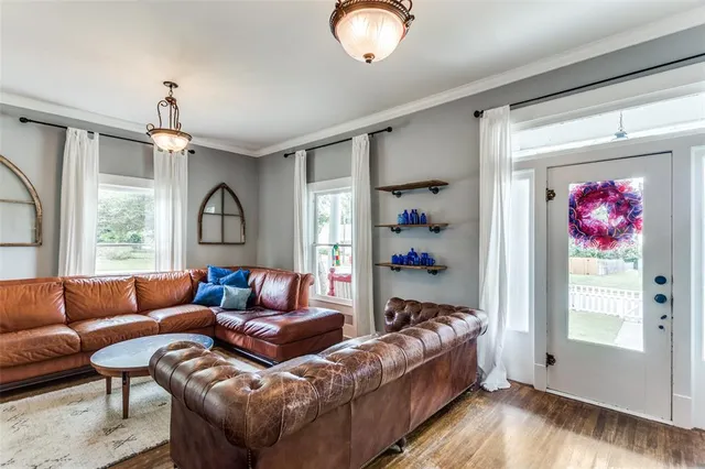 $450,000 | 902 South Waco Street, Weatherford, TX 76086