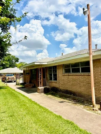 $750 | 3406 East Lockwood Drive, Unit 1, Houston, TX 77026