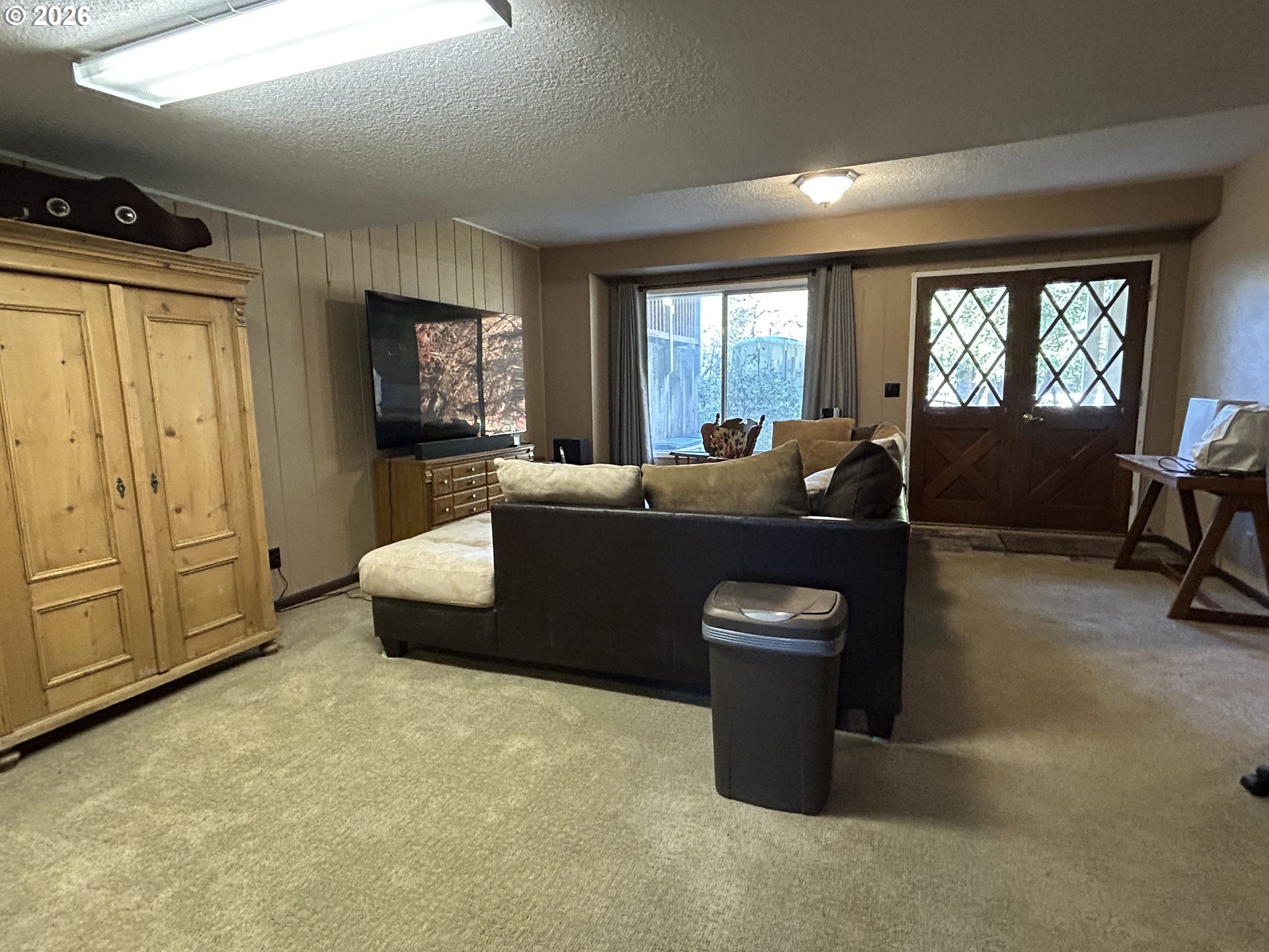 5383 Sunshine Road Roseburg, OR 97470 - Photo 27 of 47 a living room with furniture and a flat screen tv