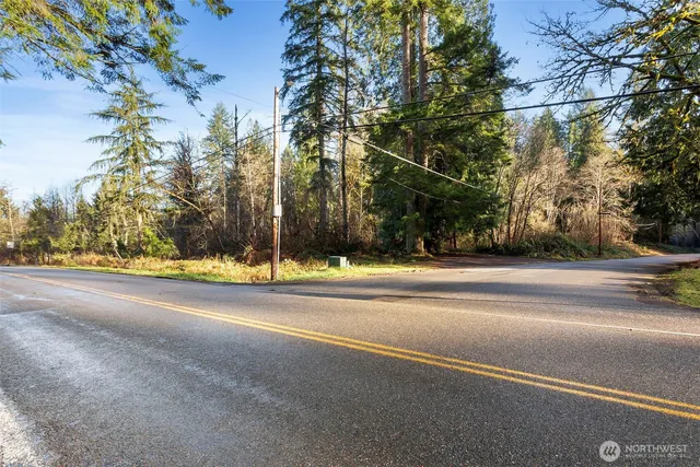 a view of a entrance door of the house