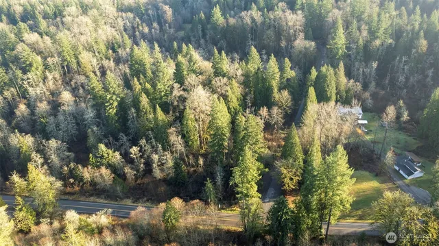 a view of lake from yard