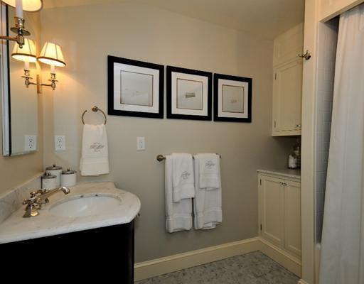 334 Hollow Tree Ridge Road Darien, CT 06820 - Photo 13 of 20 a bathroom with a sink and mirror