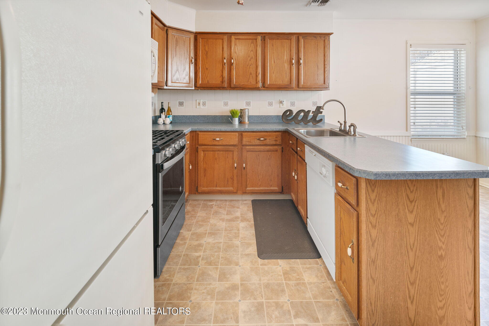 11 Newport Road Manahawkin, NJ 08050 - Photo 14 of 39 016-original-photo