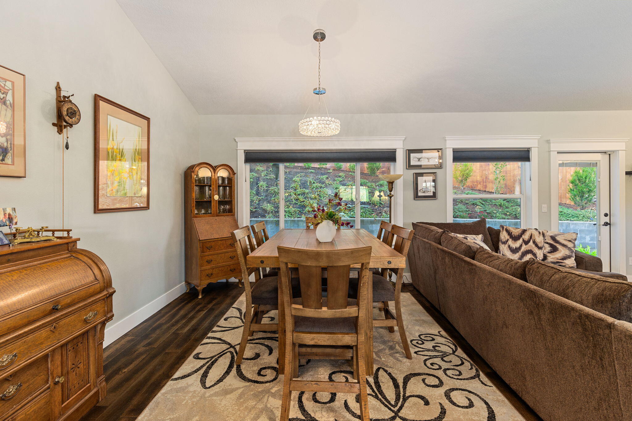 286 Rockinghorse Drive Grants Pass, OR 97527 - Photo 14 of 54 dining area