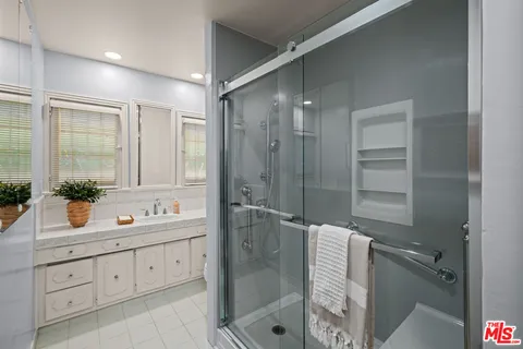 $1,650,000 | 637 North Detroit Street, Los Angeles, CA 90036