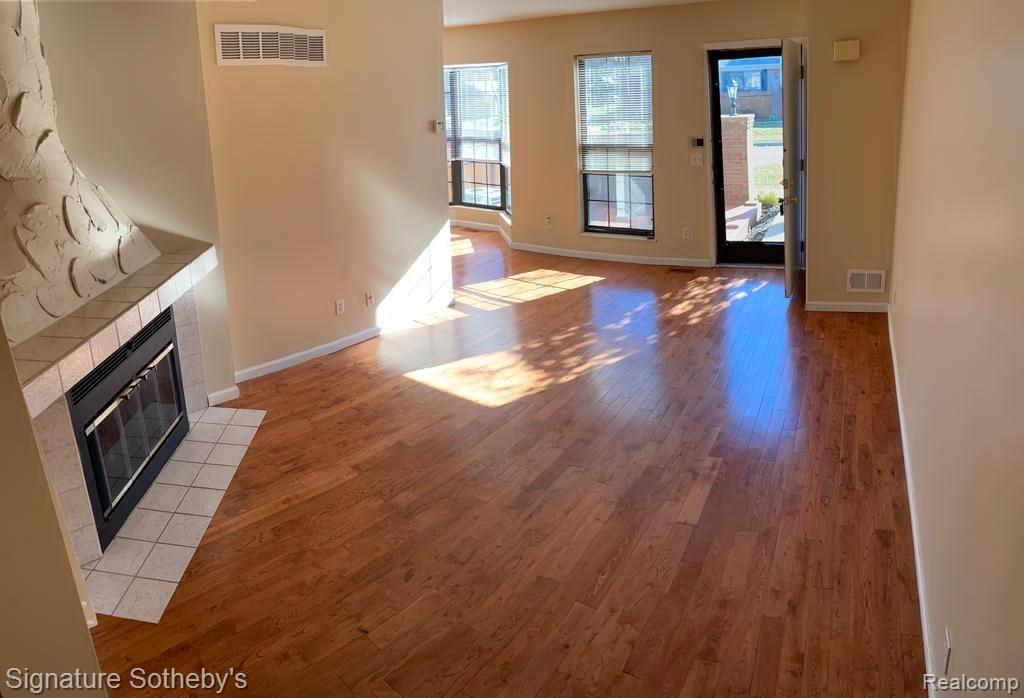 22262 Pondview, Unit 19 Novi, MI 48375 - Photo 5 of 29