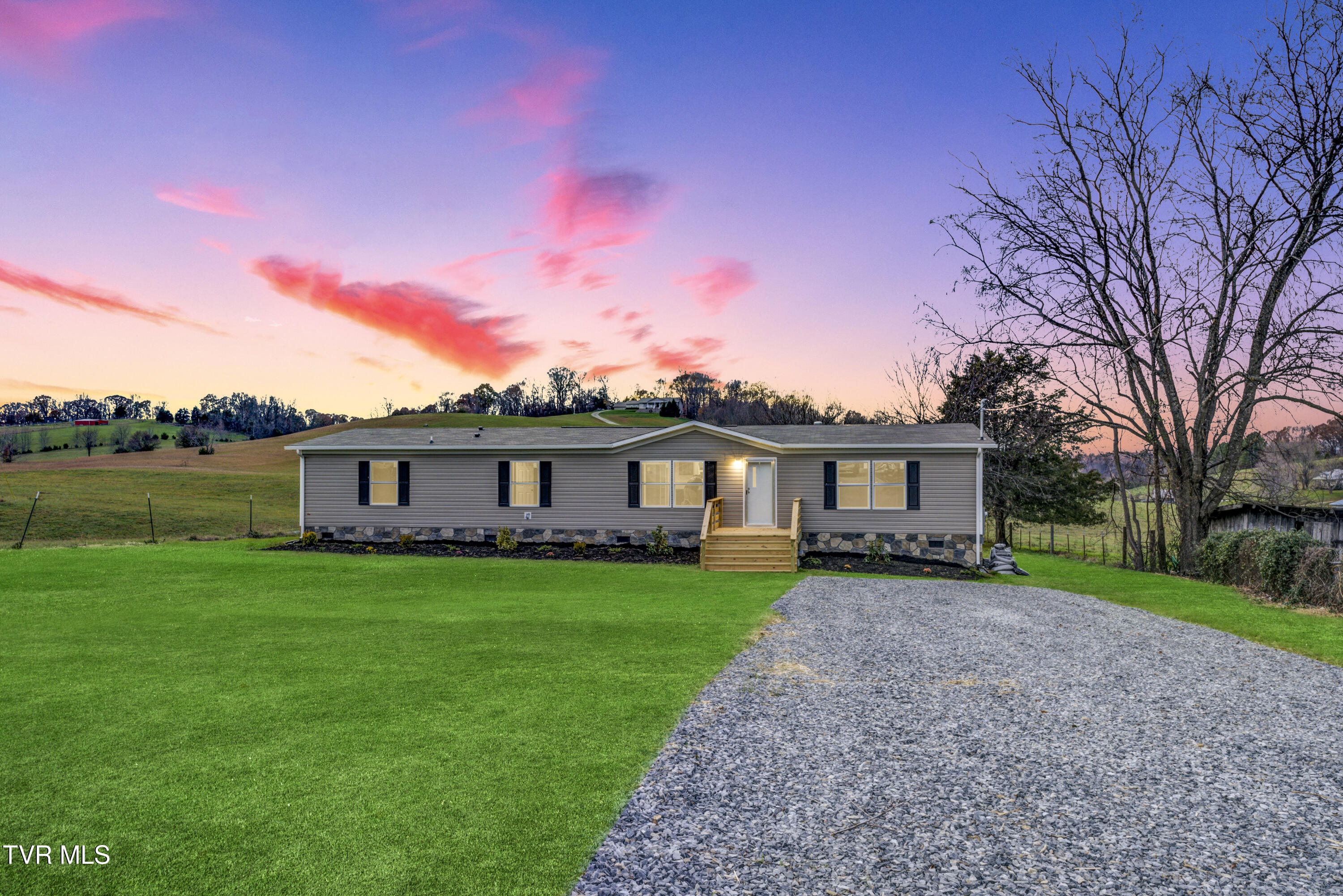 1060 Robertson Road Chuckey, TN 37641 - Photo 2 of 45 Twilights-4