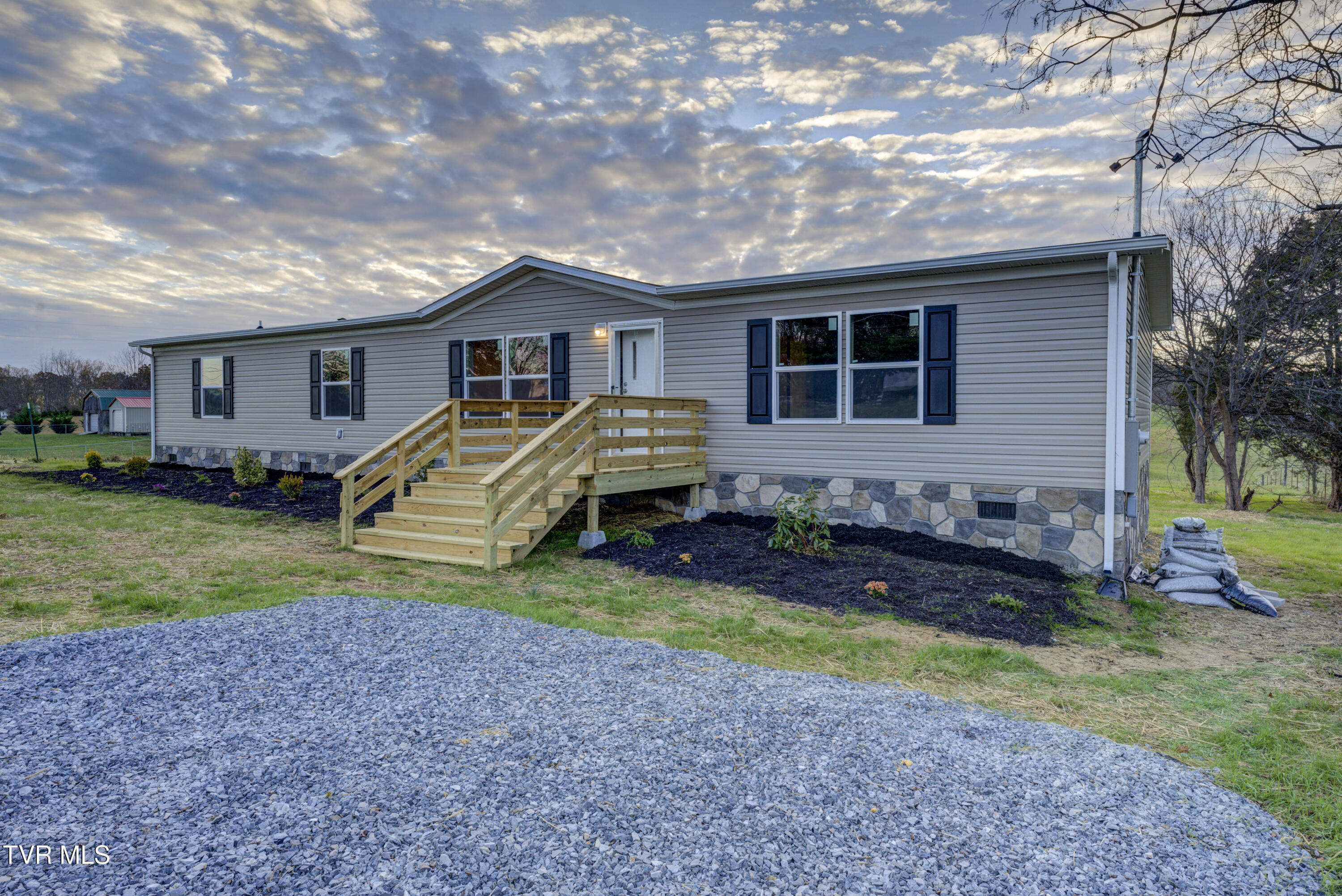 1060 Robertson Road Chuckey, TN 37641 - Photo 5 of 45 Robertson-4