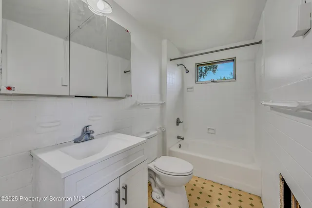 $208,000 | 826 Moltke Avenue, Scranton, PA 18505