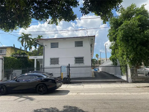$2,000 | 1168 Southwest 3rd Street, Unit 3, Miami, FL 33130