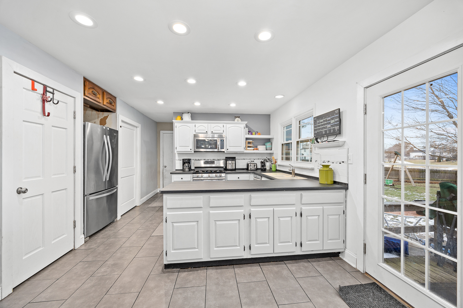 6767 Greenleaf Street Woodridge, IL 60517 - Photo 12 of 32