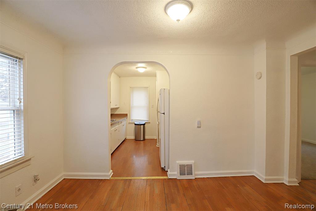 2074 Center Road Burton, MI 48509 - Photo 6 of 20 Gallery Image 6
