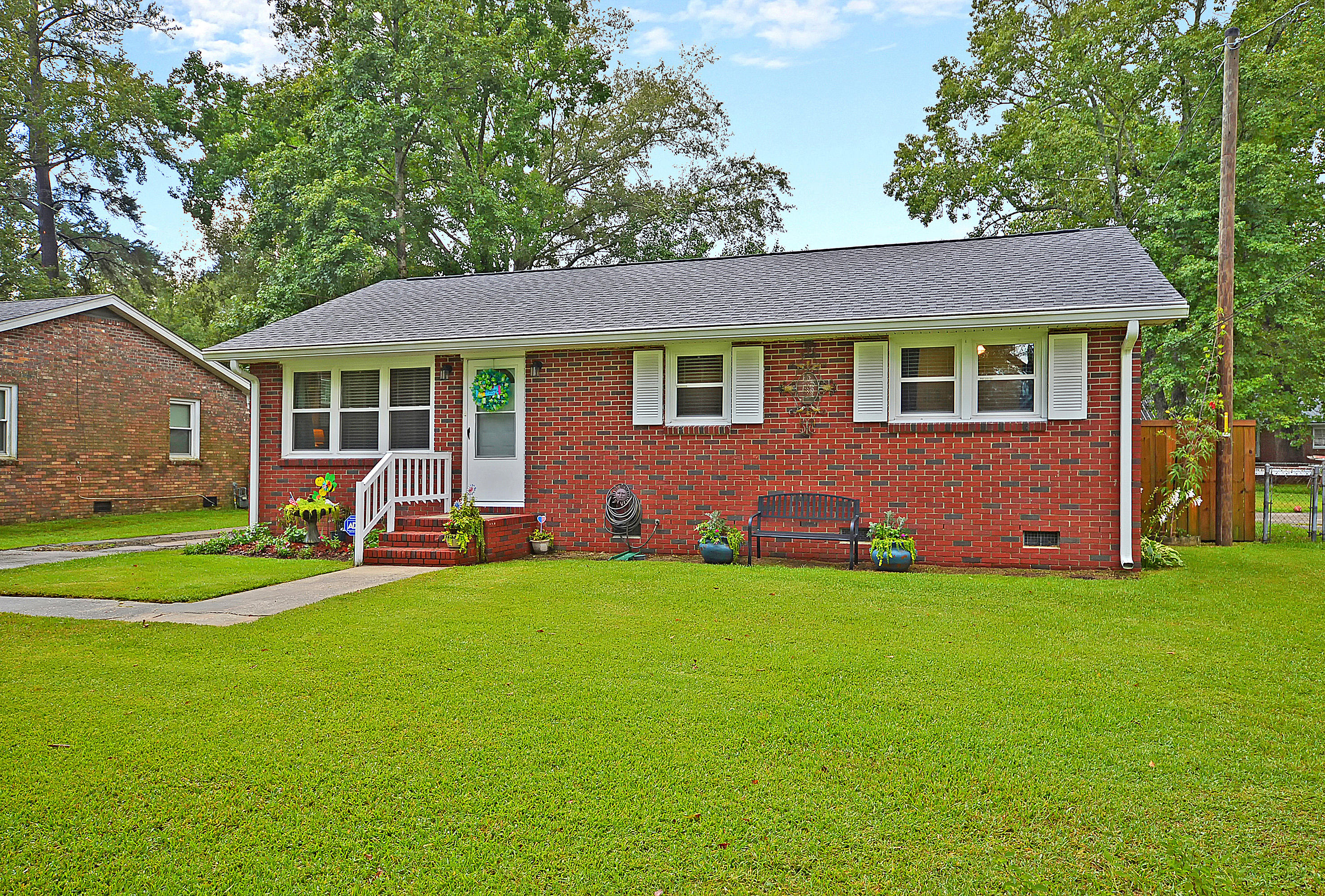 121 Englewood Road Goose Creek, SC 29445 - Photo 2 of 27 CREM_121 Englewood_027