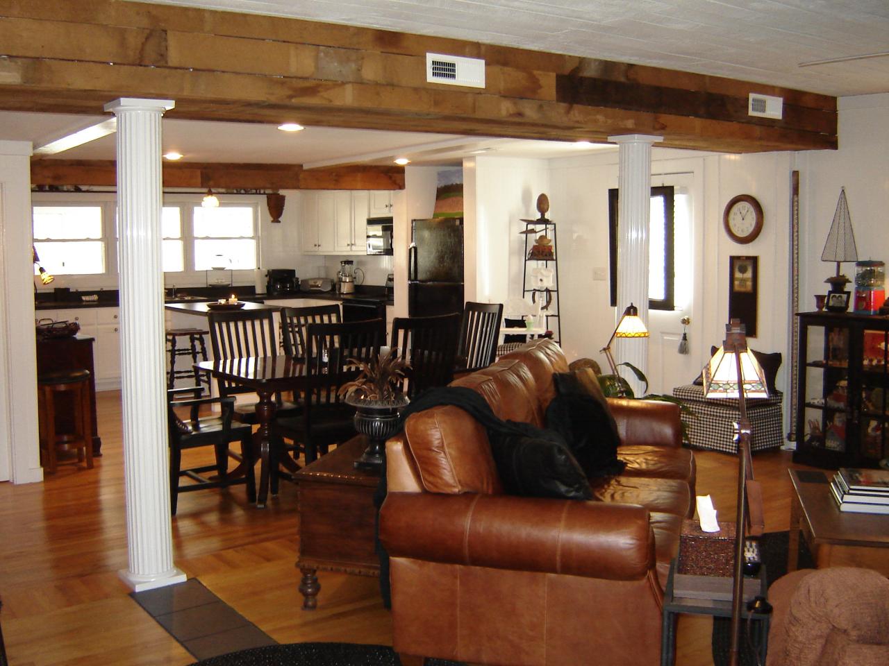 367 Conner Grove Road Southwest Willis, VA 24380 - Photo 20 of 22 a living room with furniture