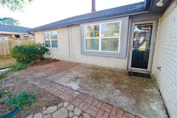 $1,800 | 16731 Rippling Mill Drive, Sugar Land, TX 77498