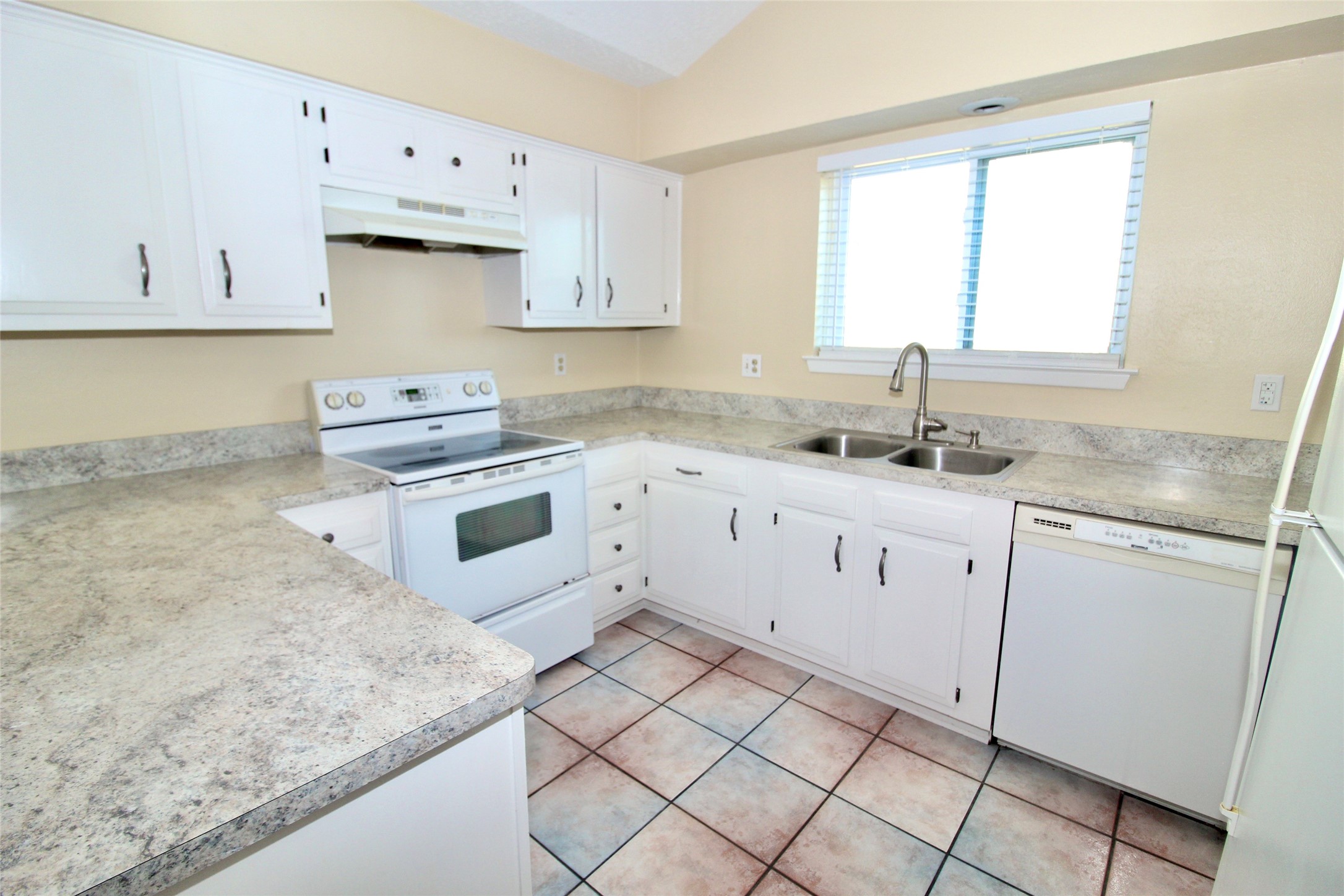 16731 Rippling Mill Drive Sugar Land, TX 77498 - Photo 3 of 15 Kitchen space with an electric range.