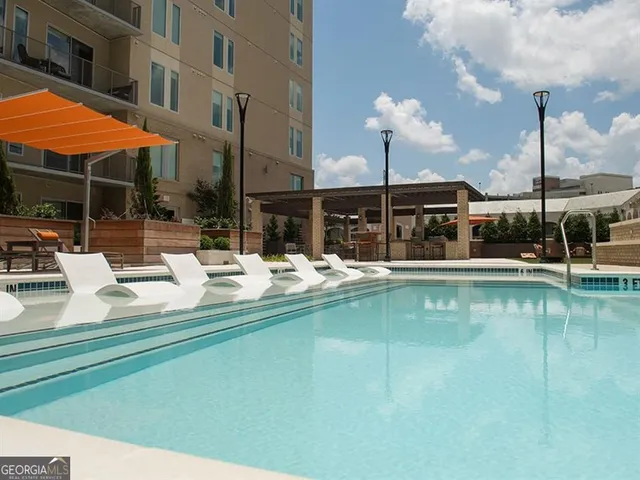 a large building with a lot of windows on it