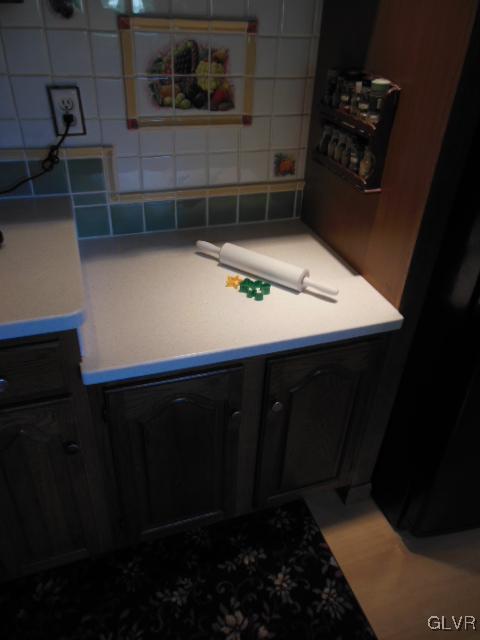 1077 Hawthorn Road Allentown, PA 18103 - Photo 7 of 27 Baker's counter