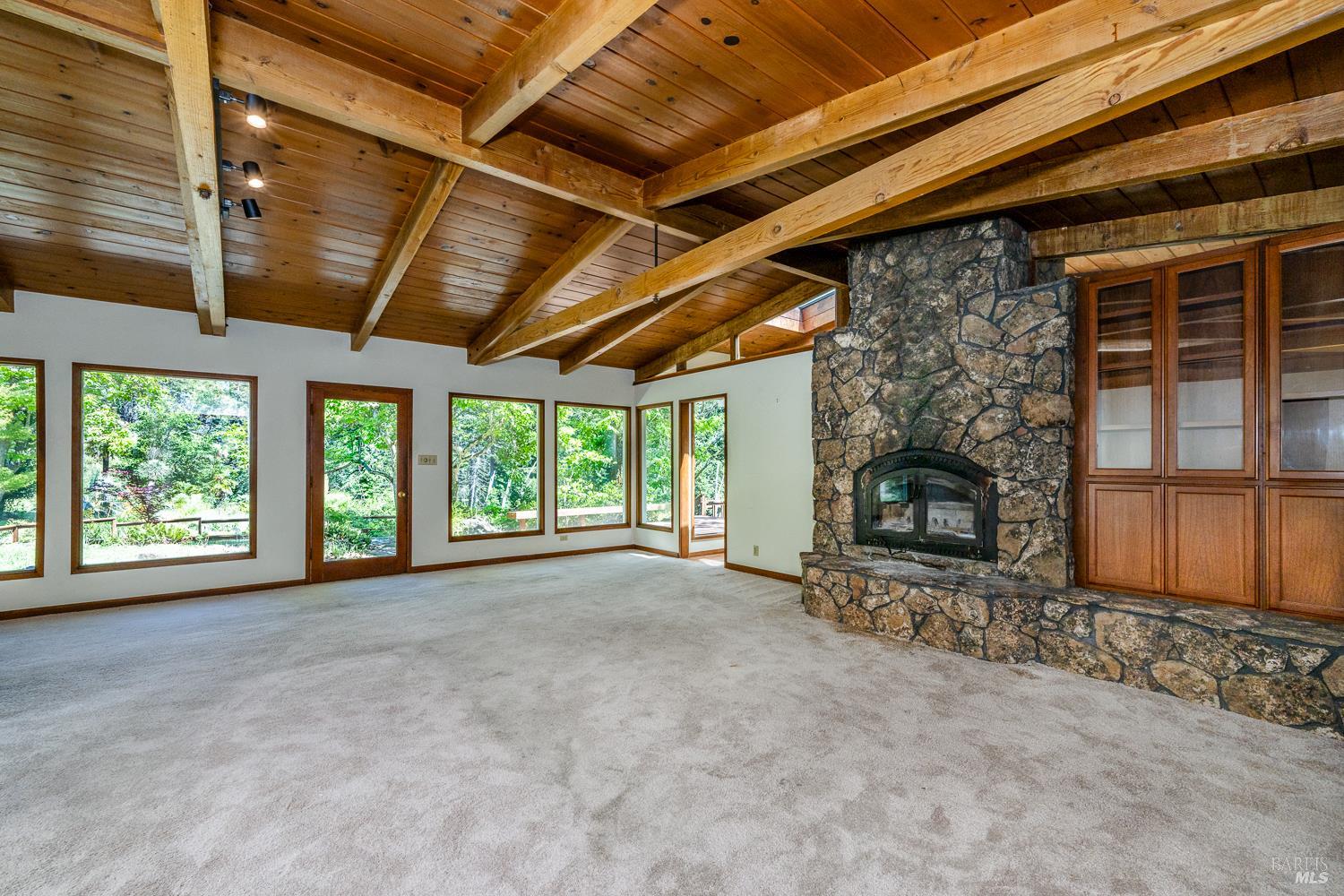 6662 St Helena Road Santa Rosa, CA 95404 - Photo 9 of 51 Living room
