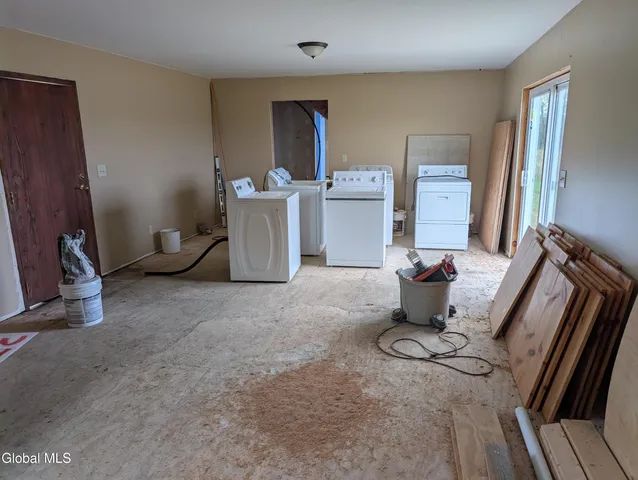 $259,900 | 377 Zarcarco Road, Amsterdam, NY 12010