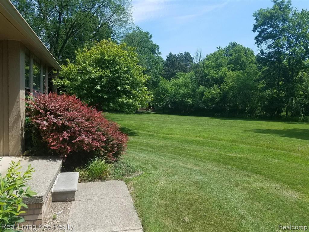 1893 Christy Court Rochester Hills, MI 48309 - Photo 2 of 37