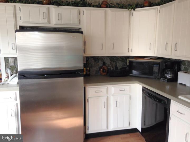 17 Hawthorne Road Broomall, PA 19008 - Photo 2 of 17 Kitchen
