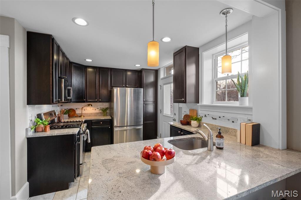 6546 Arsenal Street St. Louis, MO 63139 - Photo 10 of 37