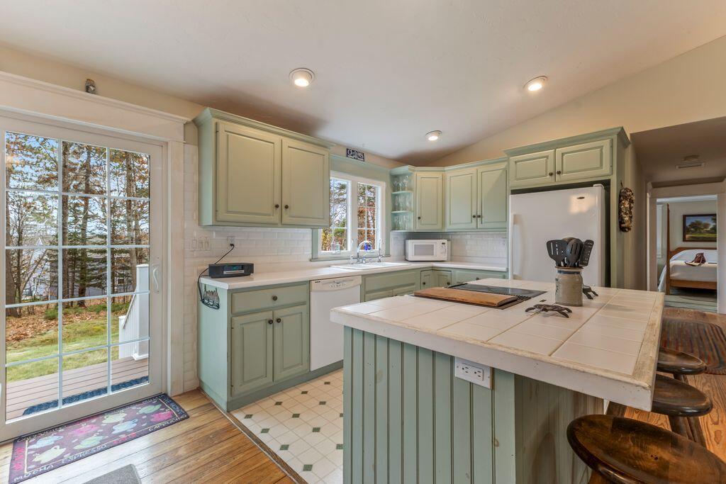 275 Littlejohn Road Yarmouth, ME 04096 - Photo 11 of 38 Kitchen