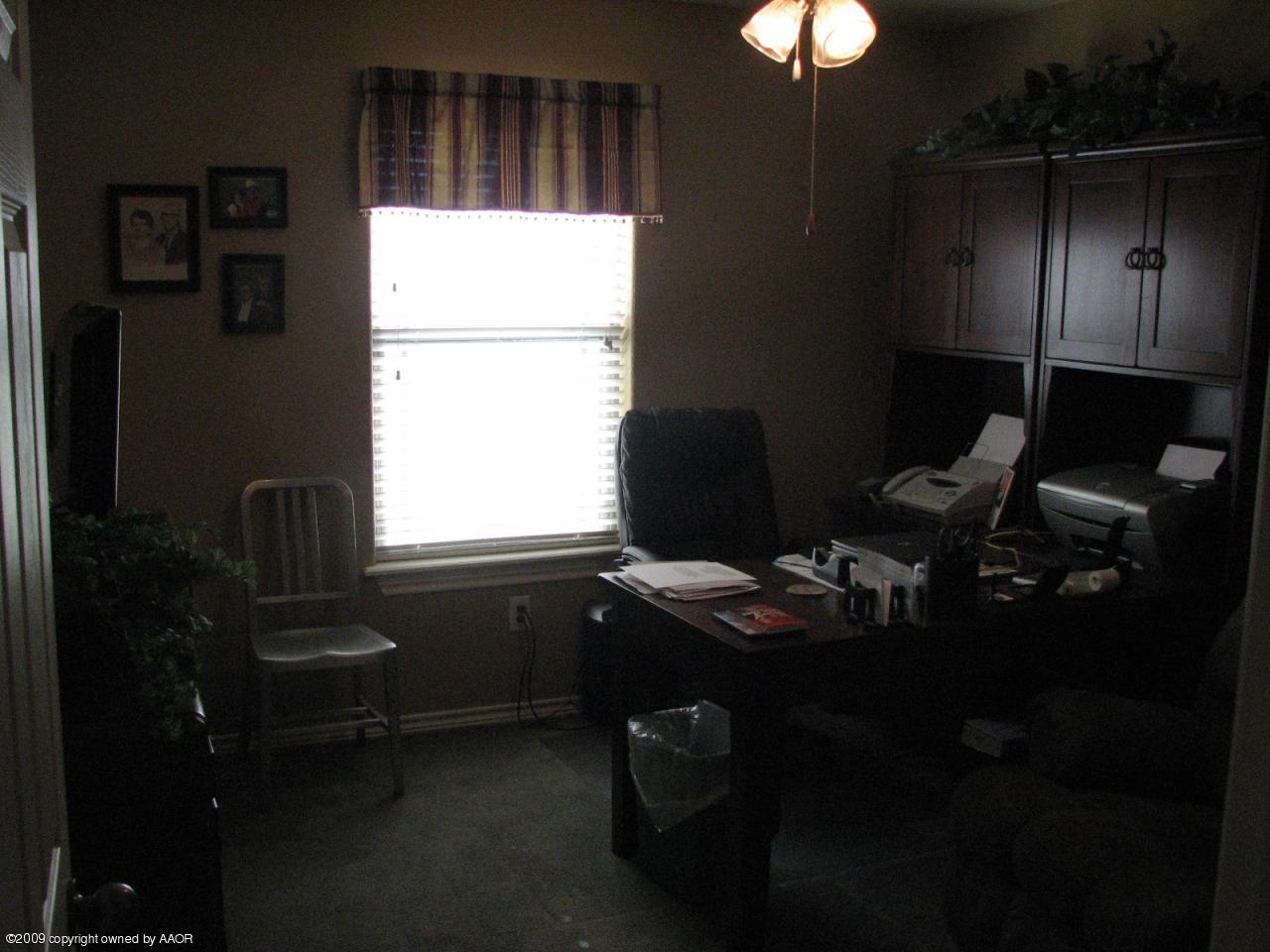 6602 Slater Circle Amarillo, TX 79110 - Photo 16 of 25 a room with furniture and a window