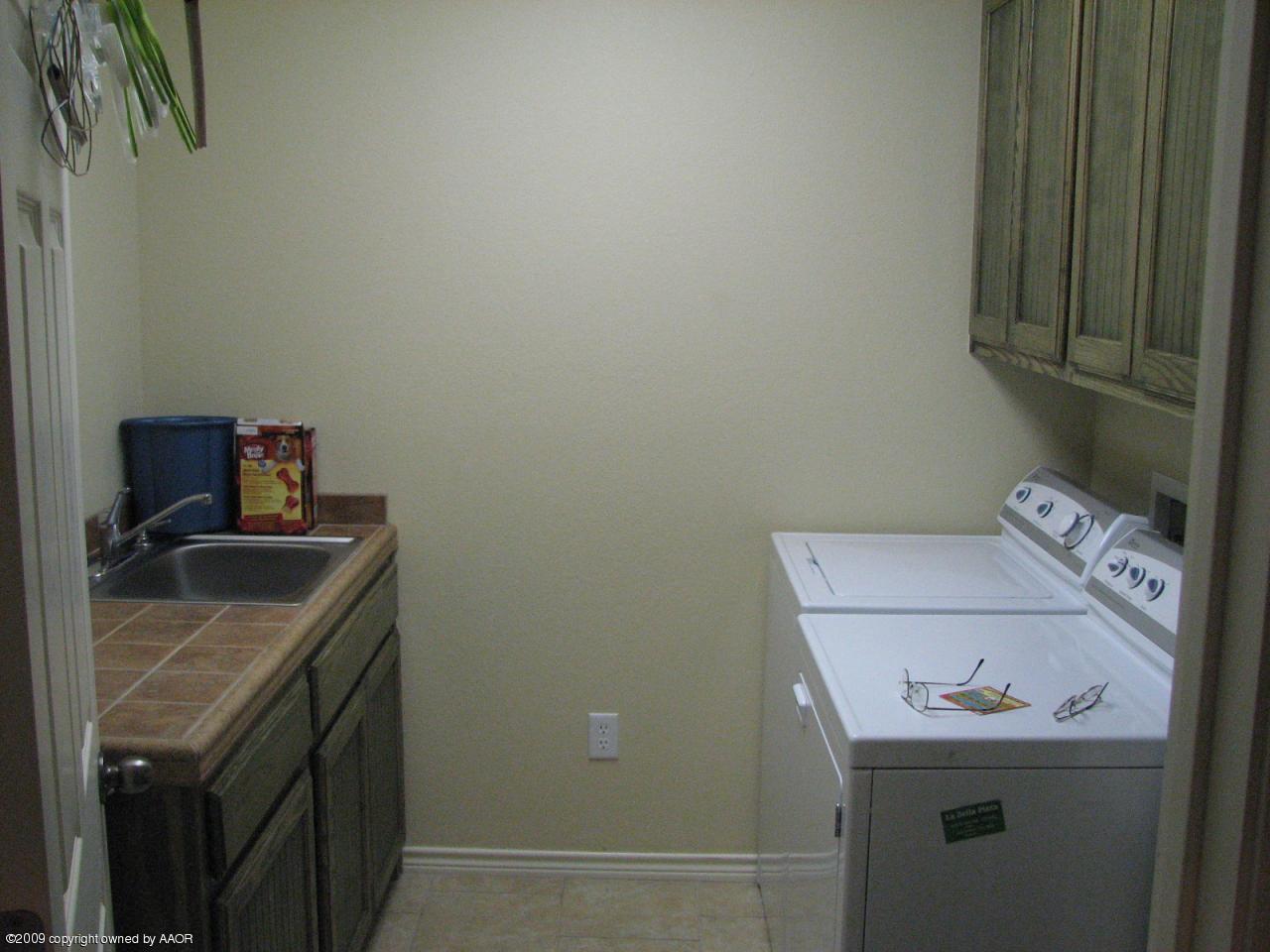 6602 Slater Circle Amarillo, TX 79110 - Photo 17 of 25 a utility room with dryer and washer
