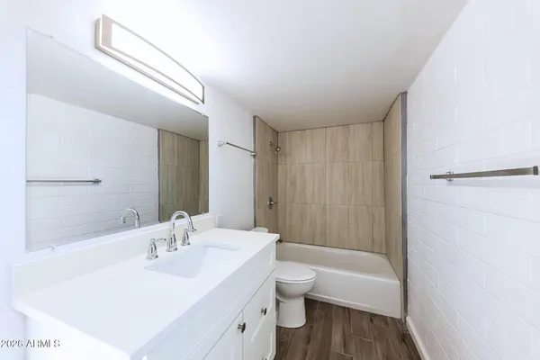 $1,075 | 6320 North 16th Street, Phoenix, AZ 85016