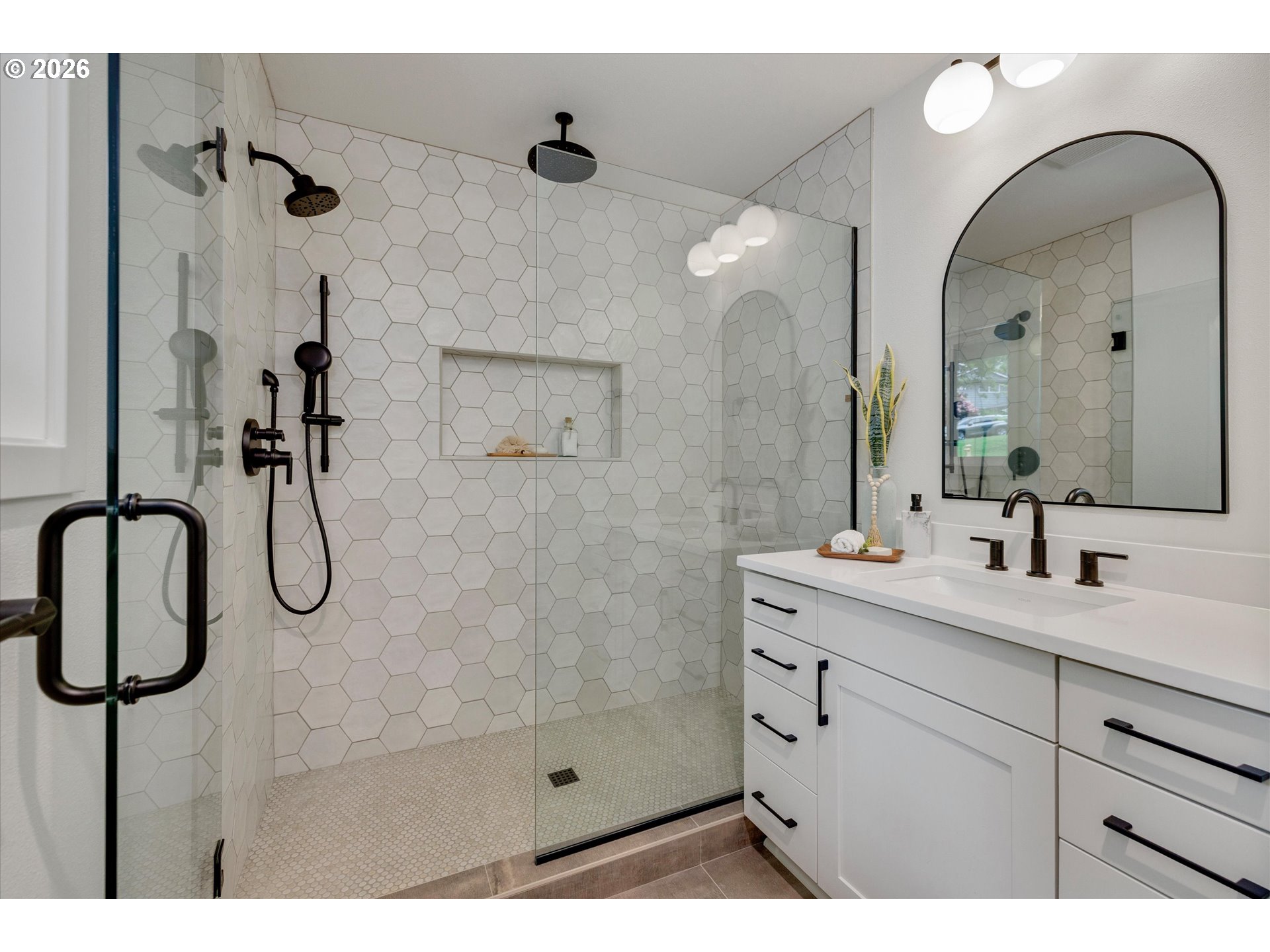 8560 Southwest Gayle Lane Portland, OR 97225 - Photo 19 of 47 Bathroom, Attached