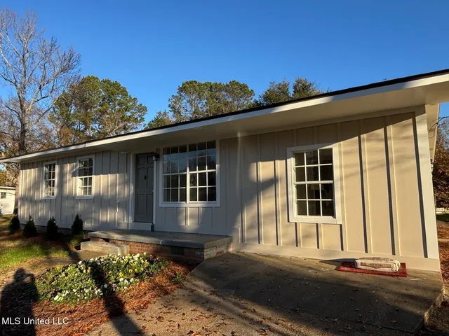 $250,000 | 352 Beverly Circle, Crystal Springs, MS 39059