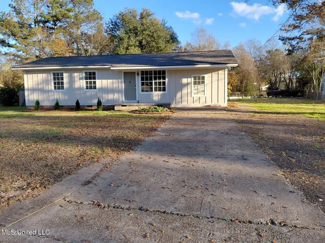 $250,000 | 352 Beverly Circle, Crystal Springs, MS 39059